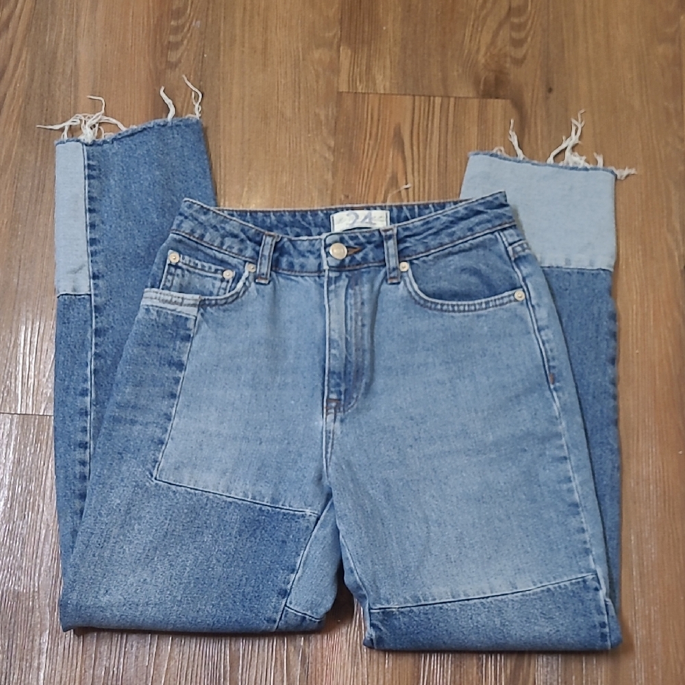 We The Free Blue Skinny Jeans for women zise s used good condition.
